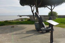 Anchor of Jean Bart, look at the western jetty